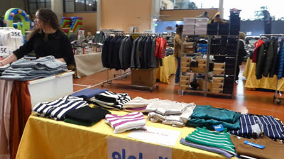 PASEO POR LA FERIA STOCK