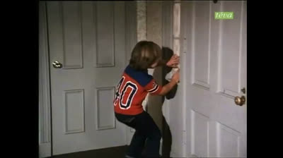 Huit ça suffit (1977) French S4E7 Pitié, assez de vacances ! [1-2].