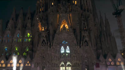 La Basílica de la Sagrada Familia en Barcelona (España) completó su estructura vertical tras 144 años.