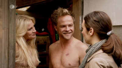 Lena Amende as Nadine in Der Klügere zieht aus (2012)